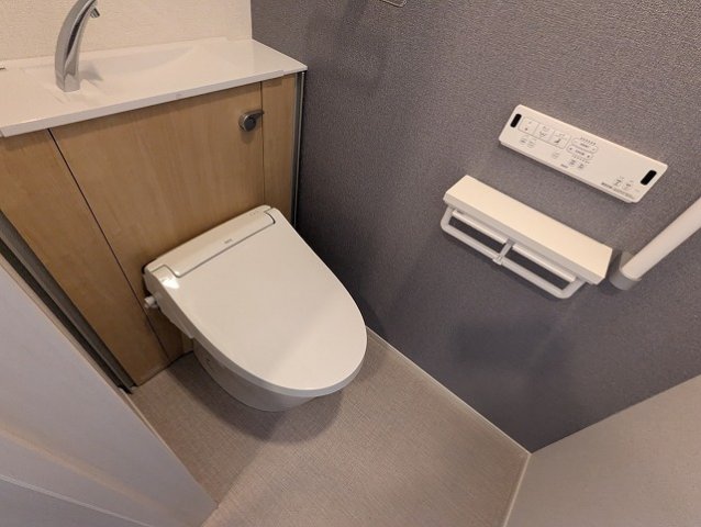 ＪＲ鹿児島本線 二日市駅 徒歩7分 3階建 築2年のトイレ写真