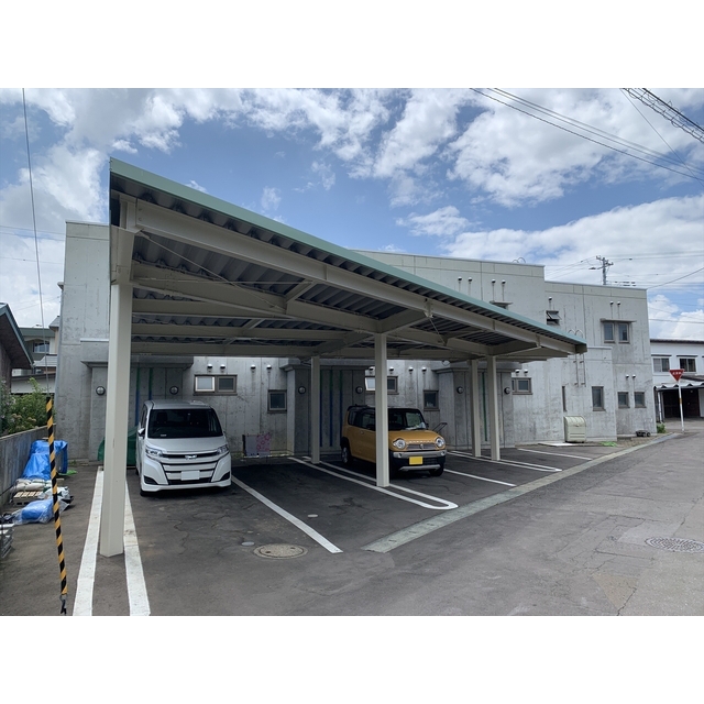建物外観　融雪散水＆カーポート完備！