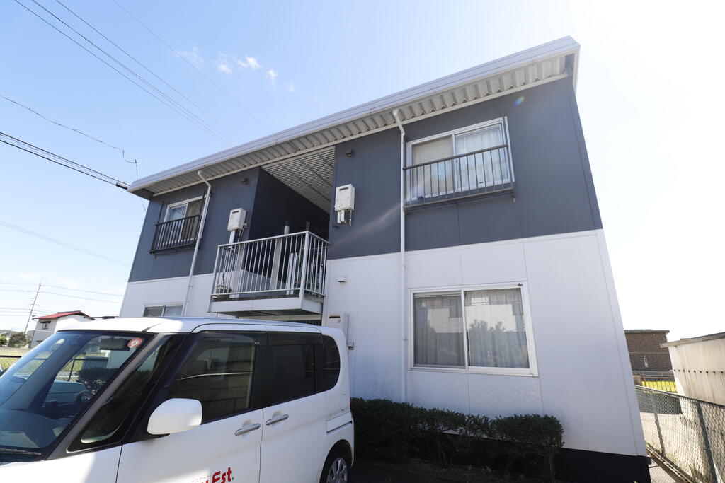 建物外観　2階建てアパート♪