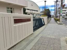小学校　狛江市立狛江第一小学校（小学校）まで25m