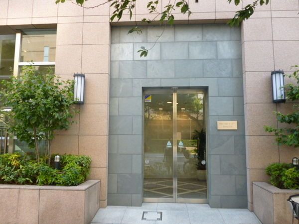 エントランス　マンションエントランス