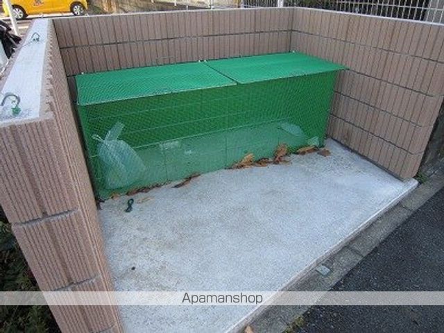 小田急小田原線 本厚木駅 バス乗車時間：10分 最寄りバス停で下車 徒歩1分 3階建 築12年の外観写真