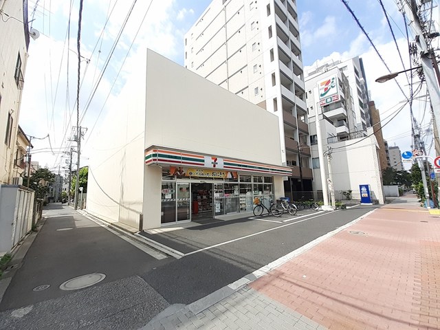 コンビニ　セブンイレブン荒川３丁目店（コンビニ）まで240m