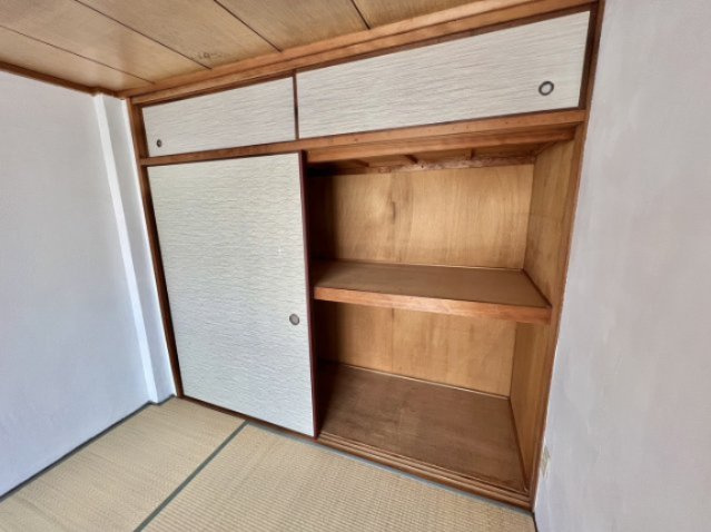 収納　たっぷり押入です