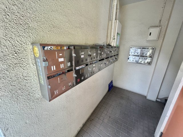 ロビー　集合郵便受けです