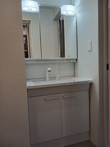洗面設備　コンパクトで使いやすい洗面所