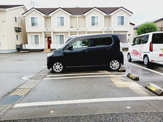駐車場　駐車場があるので、車を買う予定の方も安心です