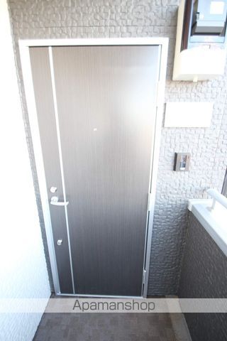 Lily東中山の玄関写真