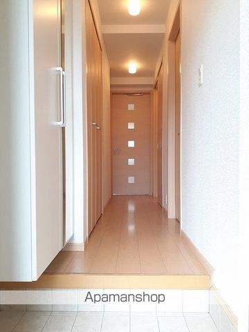 ＪＲ東海道本線 袋井駅 バス乗車時間：10分 最寄りバス停で下車 徒歩9分 2階建 築16年の玄関写真
