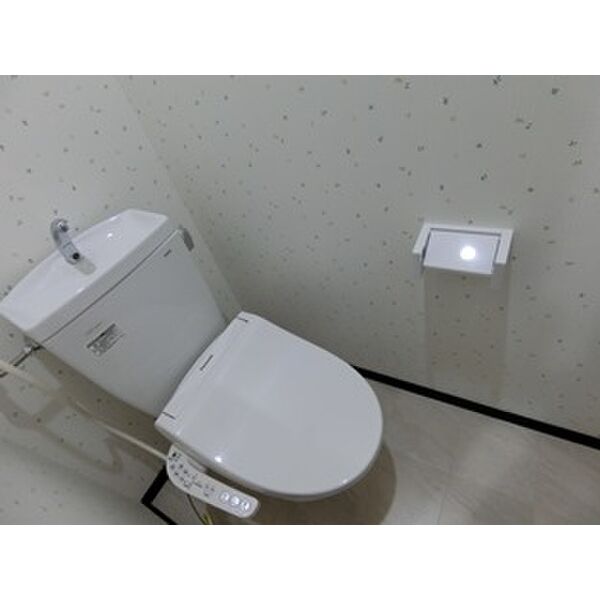 トイレ　清潔感のあるウォシュレット付きのトイレです♪