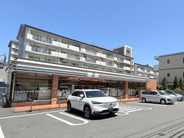 コンビニ　セブンイレブン三鷹下連雀7丁目店（コンビニ）まで900m
