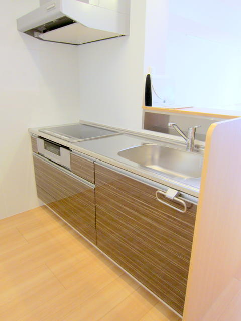 キッチン　１８０ｃｍの鏡面仕上キッチン