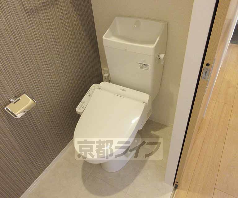 トイレ　嬉しいウォシュレット付き・