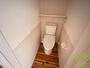 トイレ　こちらはトイレです。清潔感があり、安心して使用できます。