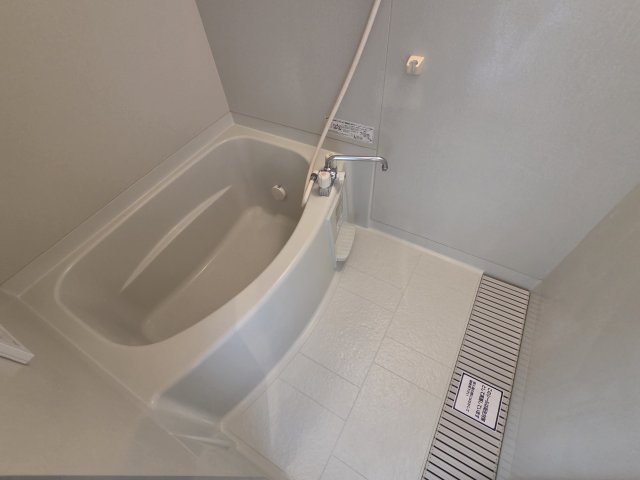 バス・シャワールーム　コンパクトで使いやすいお風呂です