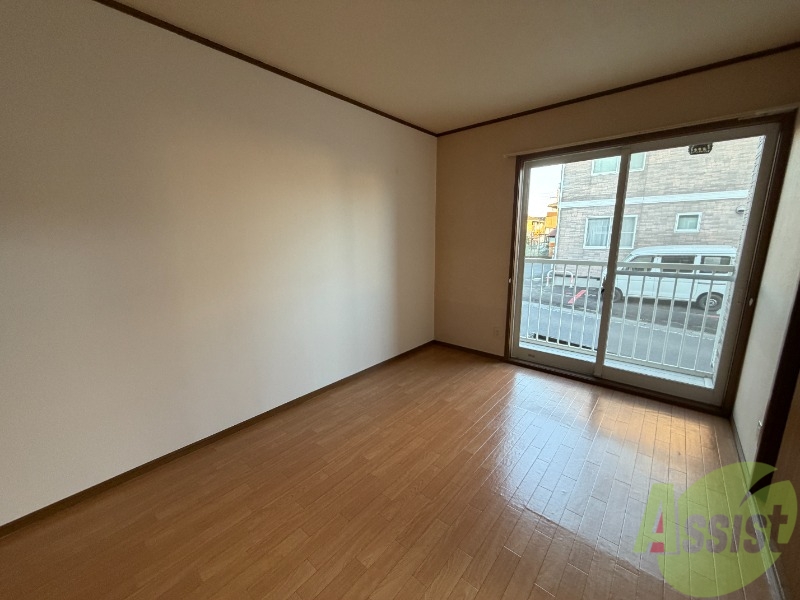 その他部屋・スペース　寝室になりそうな洋室です。シンプルで落ち着きますね。