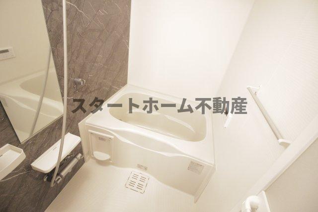 バス・シャワールーム　コンパクトで使いやすいお風呂です