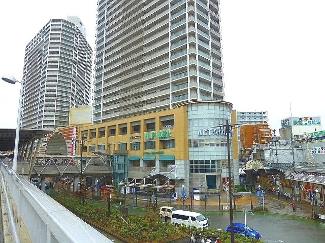 スーパー　平和堂・アルプラザ高槻店（スーパー）まで247m