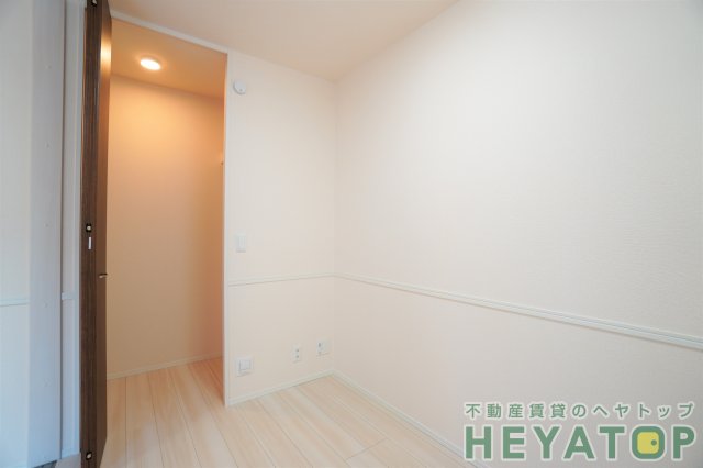 収納　ウォークインクローゼット（同仕様写真）