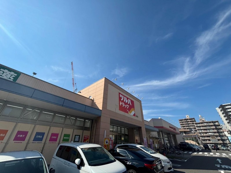 ドラックストア　ツルハドラッグ則武店（ドラッグストア）まで400m