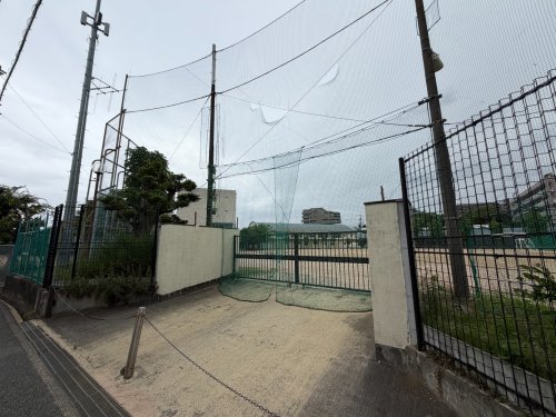 中学校　豊中市立第十三中学校（中学校）まで382m
