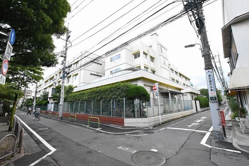 中学校　大森第二中学校（中学校）まで683m