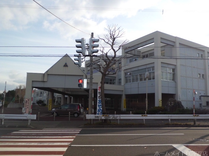 中学校　札幌市立あやめ野中学校（中学校）まで997m
