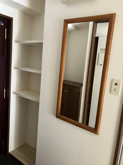 収納　【玄関】棚・姿見有り