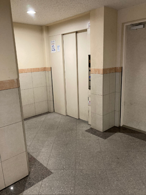 ロビー　エレベーター