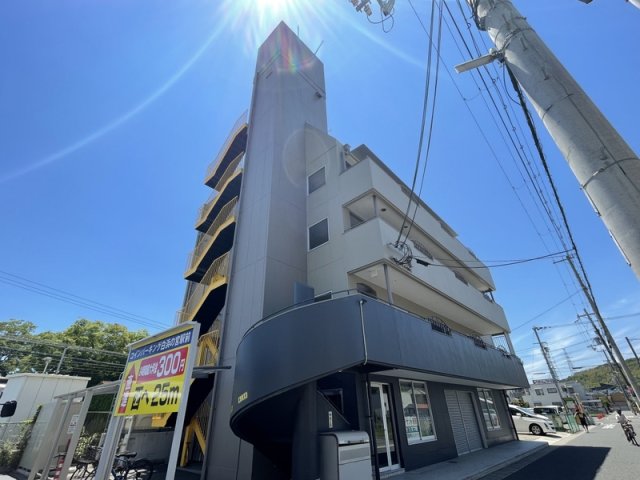 白浜駅西マンションの外観写真
