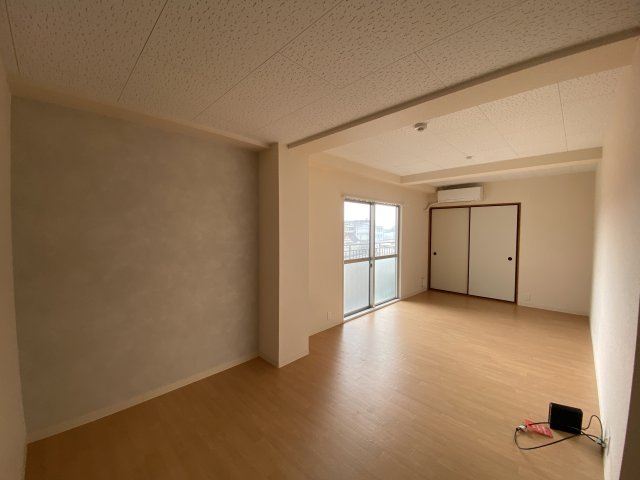 白浜駅西マンションの居間写真