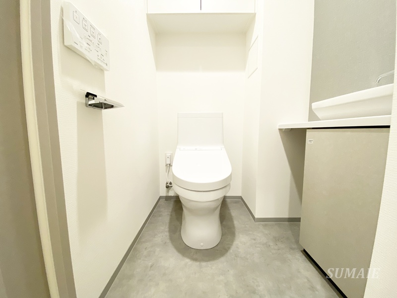 トイレ　温水洗浄機能付トイレです