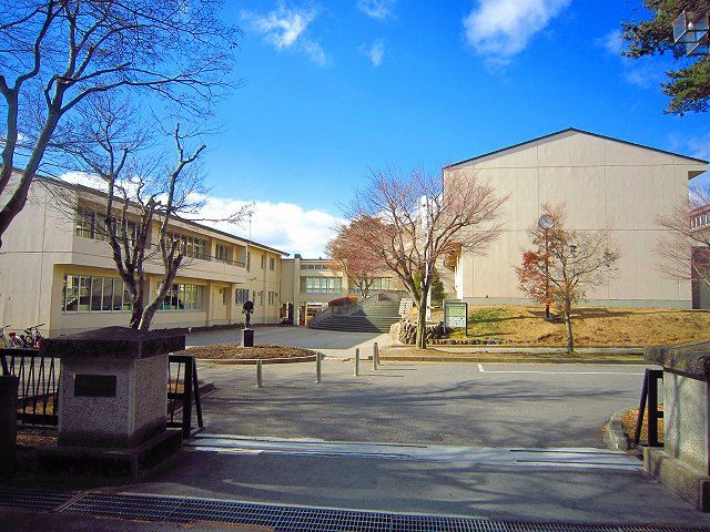 小学校　軽井沢中部小学校（小学校）まで1500m
