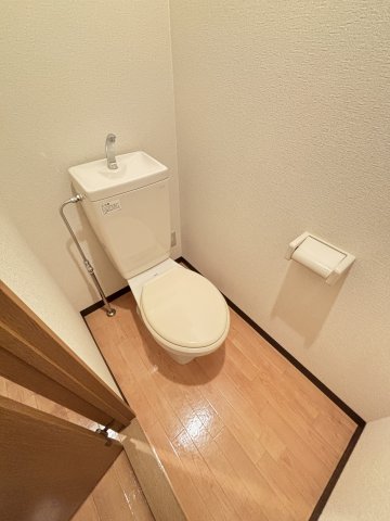 阪急京都線 上新庄駅 徒歩4分 9階建 築26年のトイレ写真