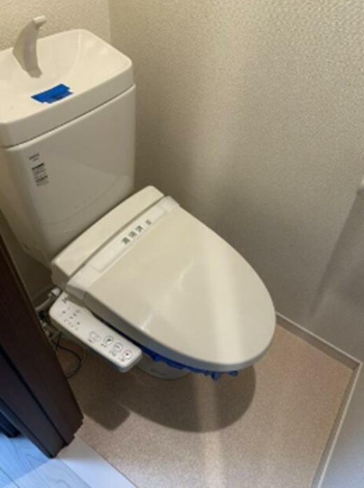 トイレ　温水洗浄便座付きのトイレ