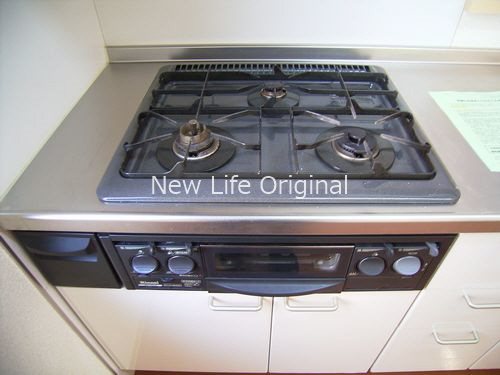 キッチン　3口コンロのシステムキッチン完備☆