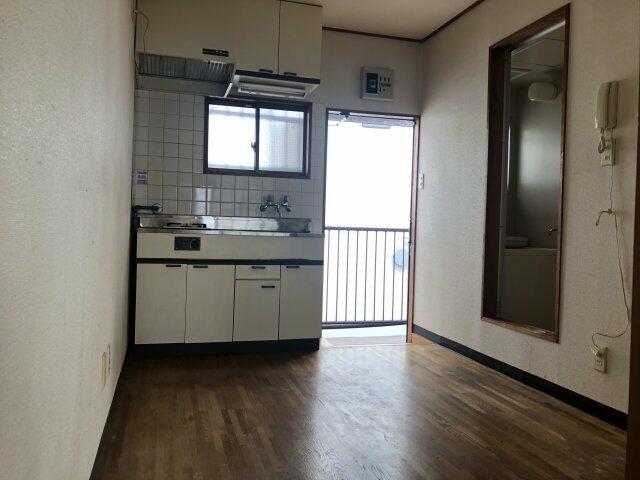 東京メトロ丸ノ内線 四谷三丁目駅 徒歩8分 2階建 築38年の居間写真