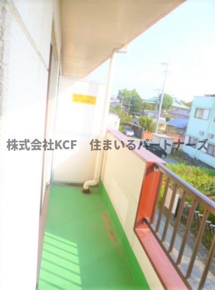 バルコニー　暖かな日差しのふりそそぐバルコニー