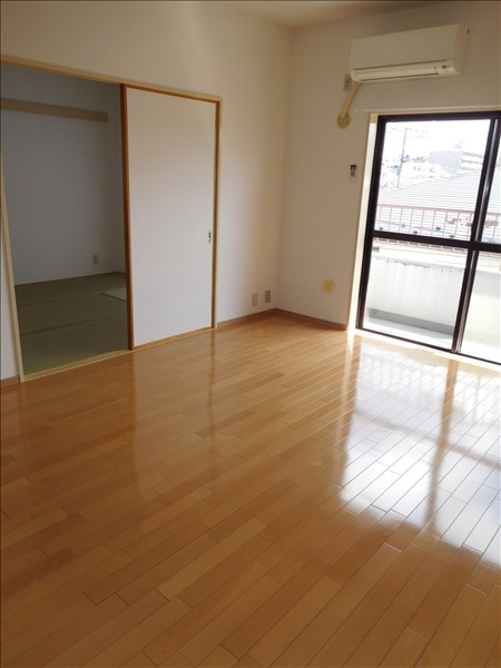 居室・リビング　同タイプの他の部屋の室内写真です。