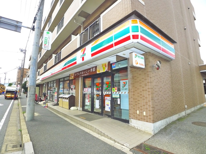 コンビニ　セブンイレブン（コンビニ）まで180m