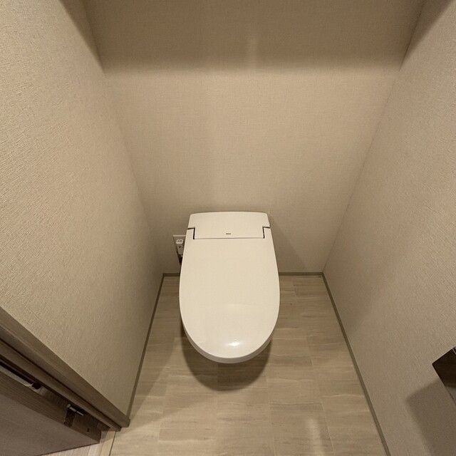 トイレ　※写真は同タイプ住戸です。