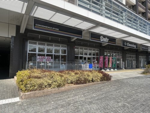 コンビニ　デイリーヤマザキ ブリリアマーレ有明店（コンビニ）まで693m
