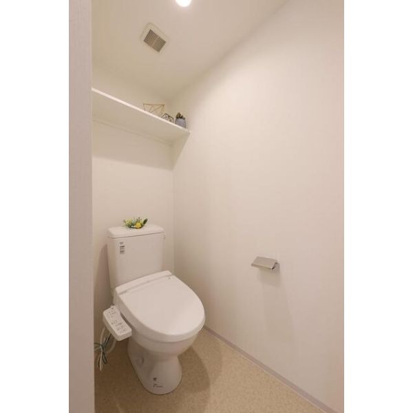 トイレ　※写真は同タイプ住戸です。