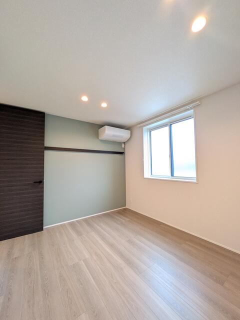 居室・リビング　各部屋にエアコンと窓がついています