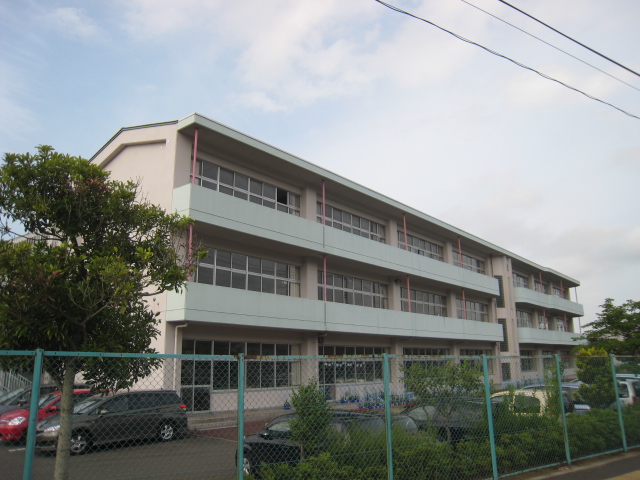 小学校　仙台市立栗生小学校（小学校）まで985m