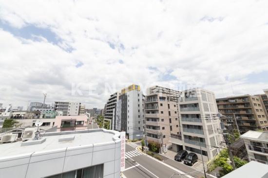 眺望　忙しい朝には欠かせない洗面所です 外観は落ち着いています