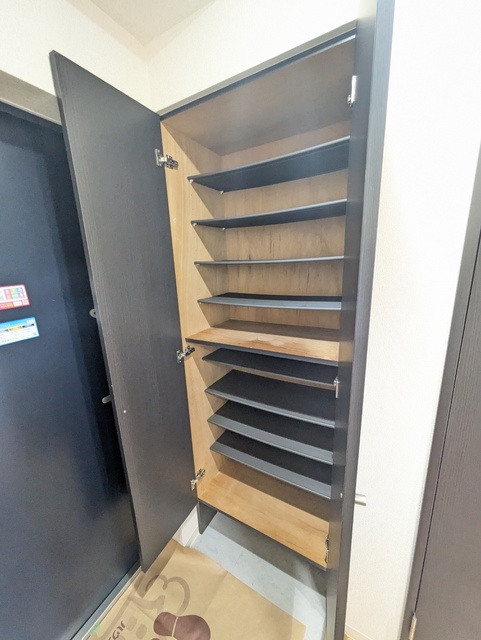 玄関　玄関　下駄箱