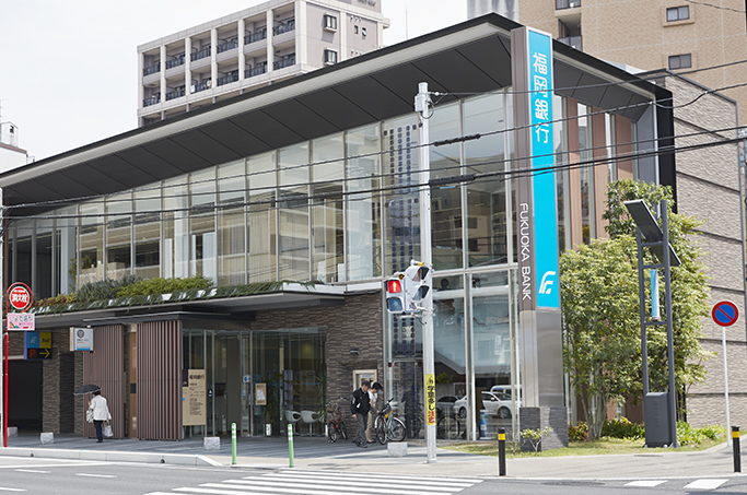 銀行　福岡銀行平尾支店（銀行）まで481m