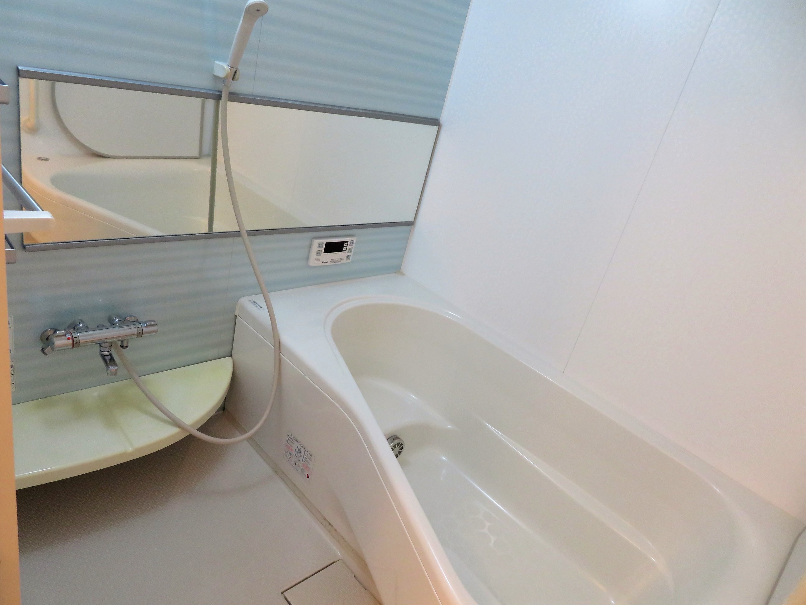 バス・シャワールーム　一坪風呂！追い炊き付で経済的ですね！