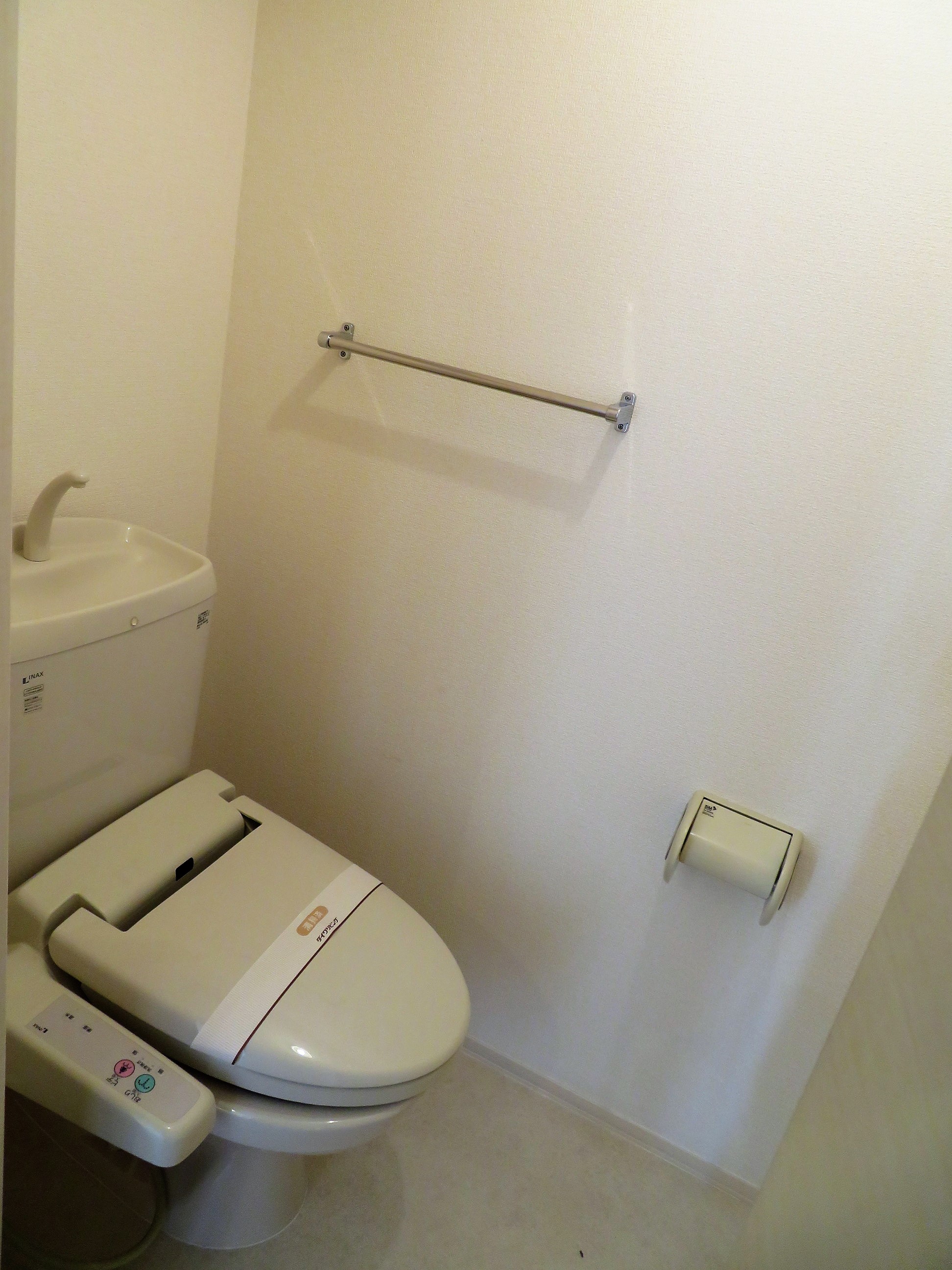 トイレ　ウォシュレットトイレ付き。